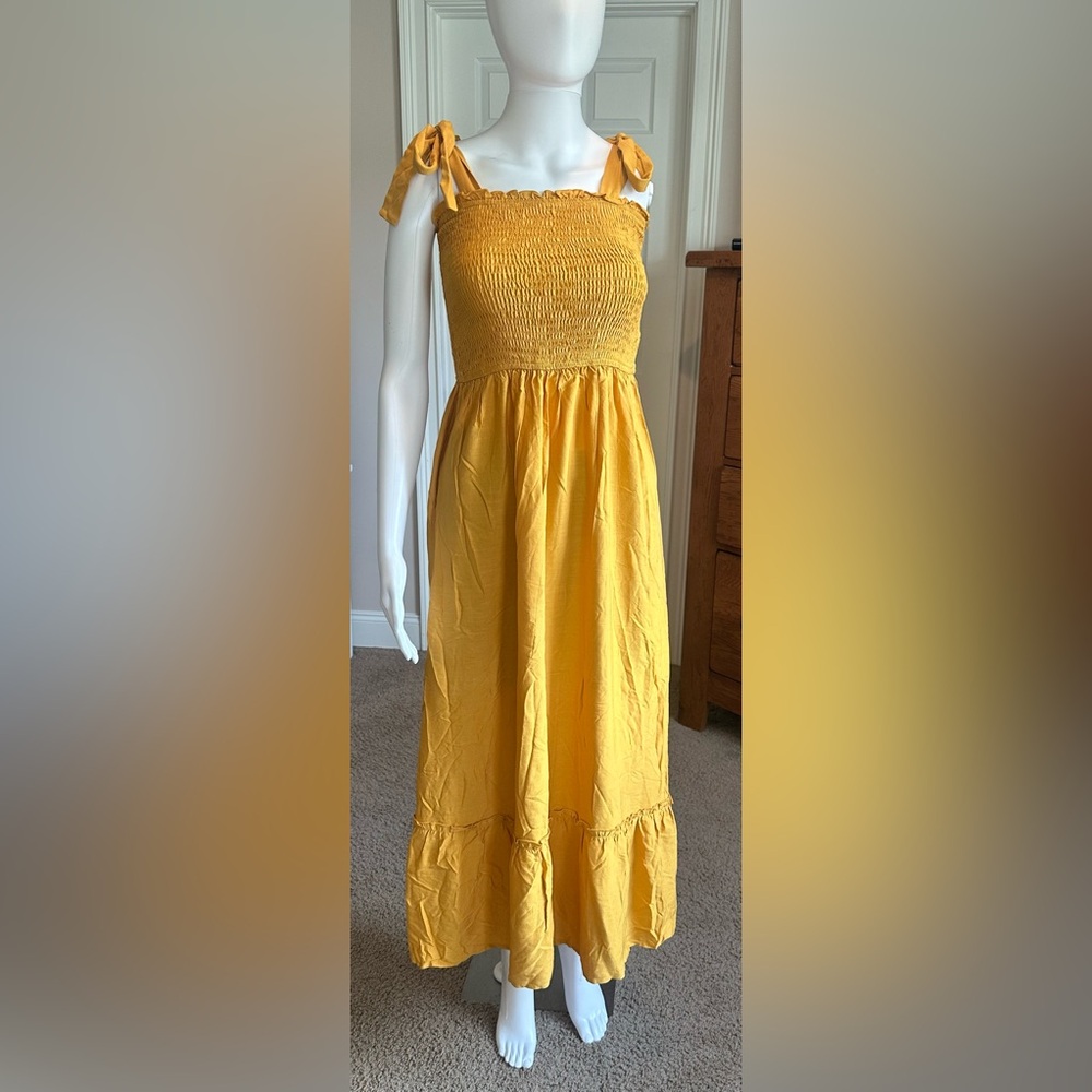 NWT Zesica size small woman’s yellow dress.